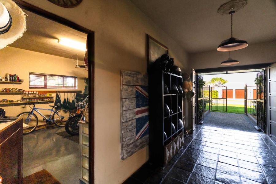 6 Bedroom Property for Sale in Sandbaai Western Cape